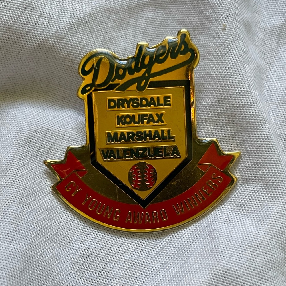 Vintage 1988 Dodgers Baseball Pin.